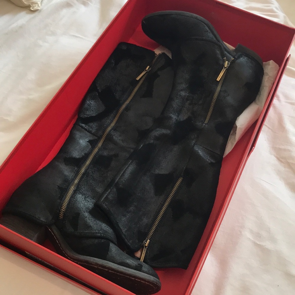 Black Donald J. Pliner Devi Boot